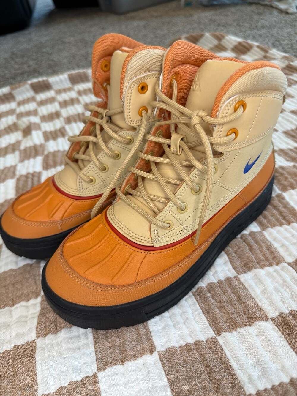 Nike ACG Woodside 2 Size 4.5Y Golden Moss Orange Boots